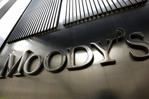 � Brendan McDermid / Reuters: A Moody's sign is displayed on 7 World Trade Center, the company's corporate headquarters in New York, February 6, 2013. REUTERS/Brendan McDermid (UNITED STATES - Tags: BUSINESS) - RTR3DFKY