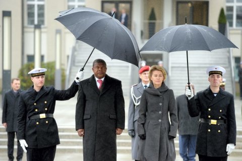 : João Lourenço com Ursula von der Leyen, ministra da Defesa alemã