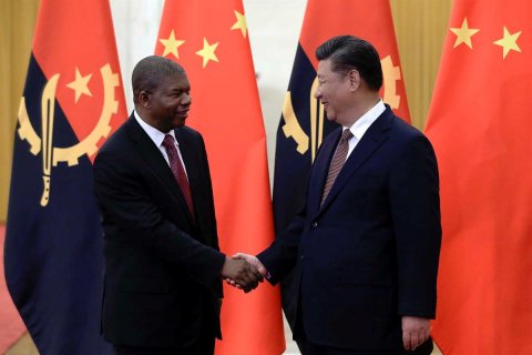 : João Lourenço com o seu homólogo inglês, Xi Jinping