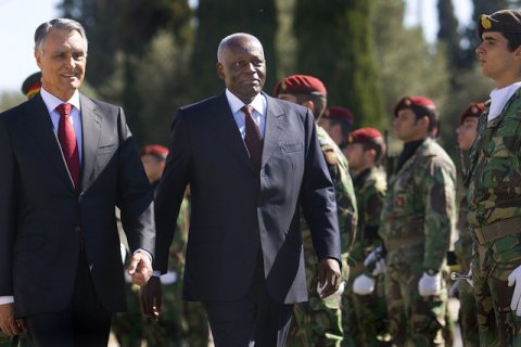 : Cavaco Silva e José Eduardo dos Santos (Foto: Bruno Simões Castanheira)