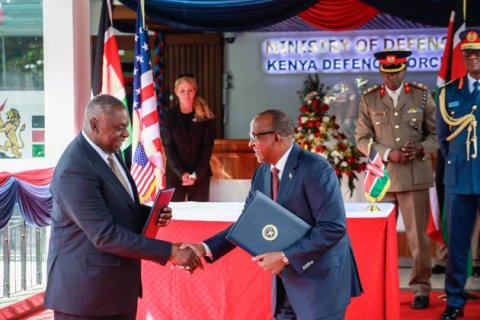 : O secretário da Defesa americano continuou o seu périplo africano com nova paragem, desta vez no Quénia. Foto: John Ochieng