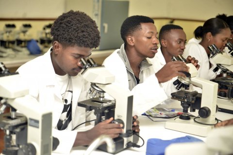 : Site da Universidade Jean Piaget Angola