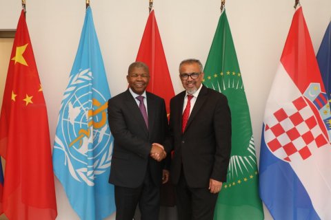 : João Lourenço com Tedros Ghebreyesus, director da OMS