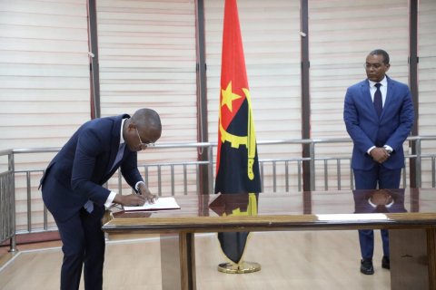 : Facebook Aipex Angola 