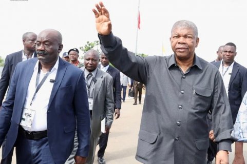 : Facebook Presidência da República - Angola