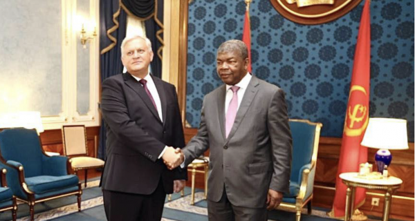 : Facebook Presidência da República - Angola