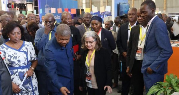 Presidente João Lourenço visita o stand da Probetão na Expo-Indústria: 