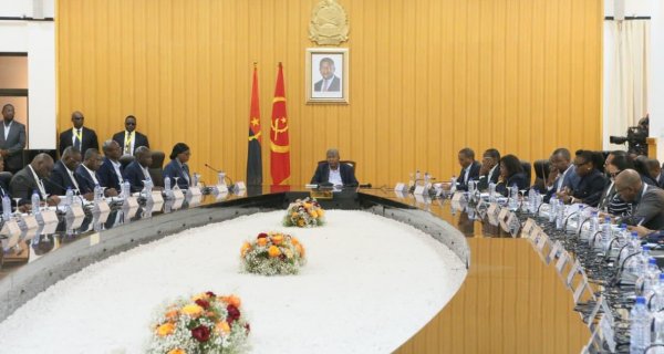 : Facebook Presidência da República - Angola