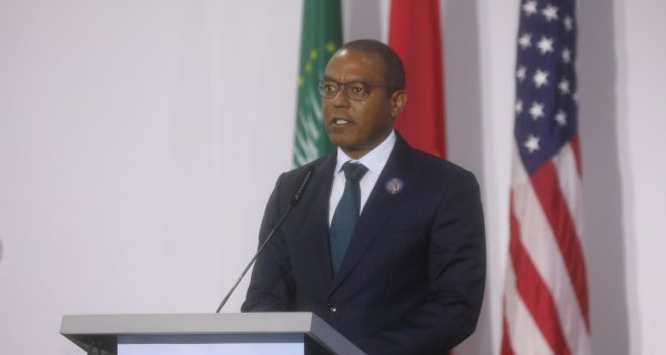 : Contreiras Pipa/Edições Novembro