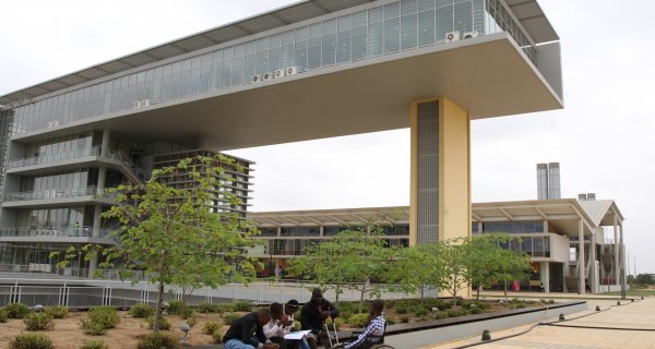 : Facebook Universidade Agostinho Neto 