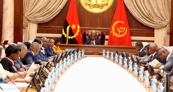 : Facebook Presidência da República - Angola 