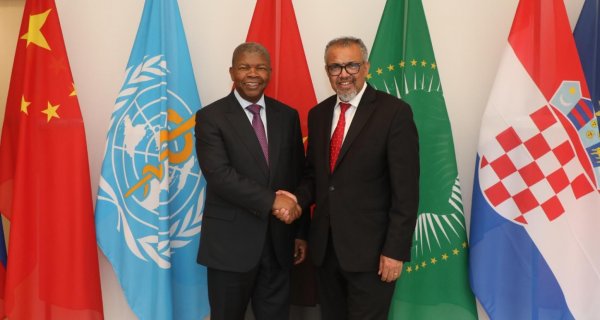 : João Lourenço com Tedros Ghebreyesus, director da OMS