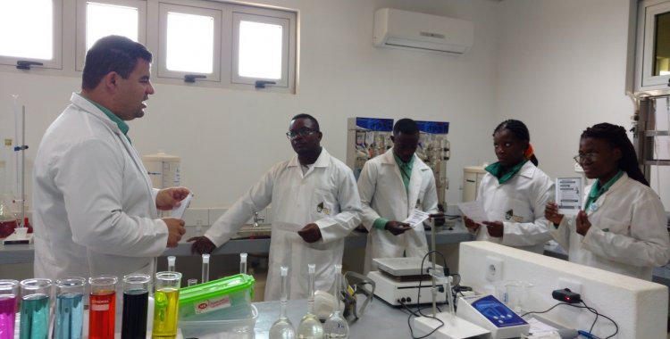 : Anderson Luiz e a equipa técnica do laboratório Biocom