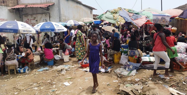 DANIEL GARELO PENSADOR: A young girl walks through the Buracos market, in the Angolan restive region of Cabinda, on April 9, 2019 in Cabinda, Angola. - Since he came to power in 2017, Angolan President Joao Lourenco has promoted himself as transparent, moderate leader who is kee