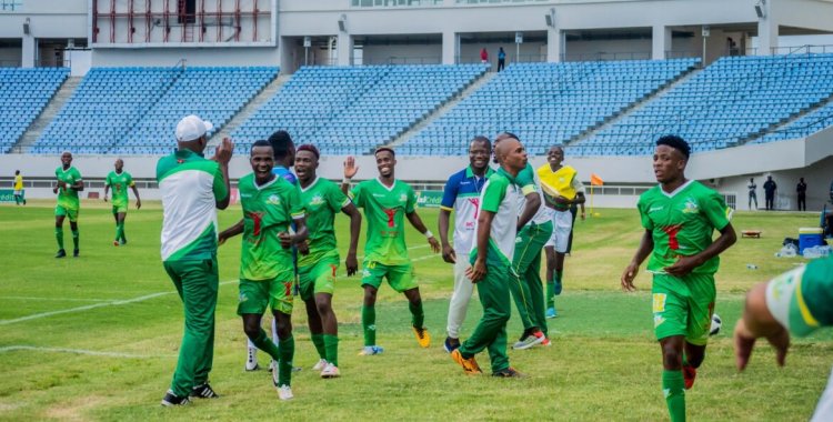 XAA-Desporto - GIRABOLA‼️ 1° de Agosto goleia em Benguela. Os militares  venceram nesta quarta-feira, 3 de novembro, ao Sporting de Benguela por  0-5, no Estádio de Ombaka, em partida de acerto da