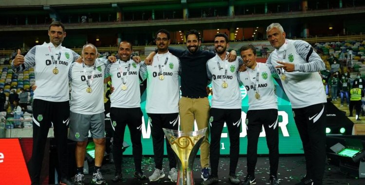: Adélio Cândido está à esquerda de Rúben Amorim (Foto: Getty Images) 