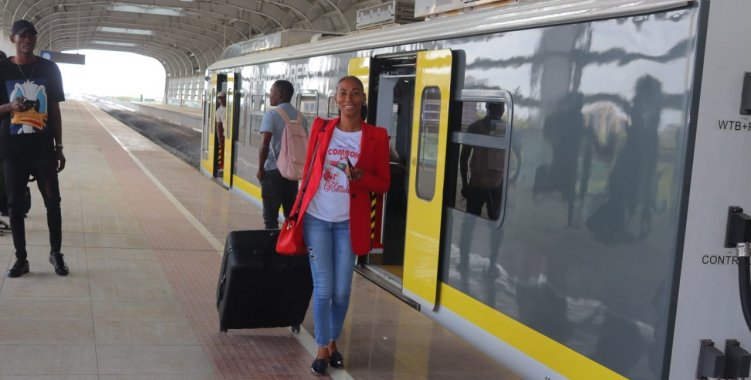 : Facebook Caminho de Ferro de Luanda-EP 