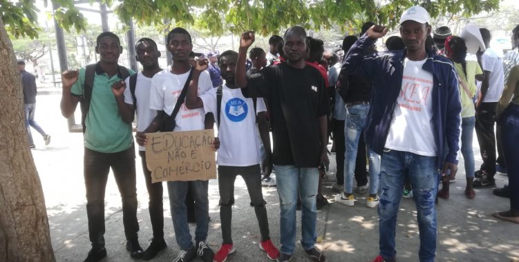 : Facebook 'Movimento de Estudantes Angolanos'