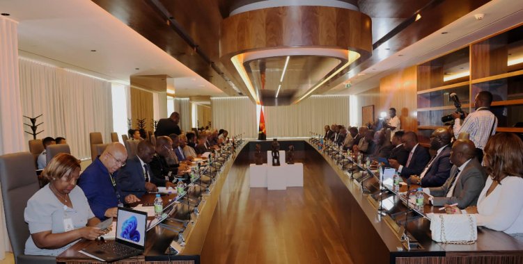 : Facebook Ministério dos Recursos Minerais, Petróleo e Gás Angola 