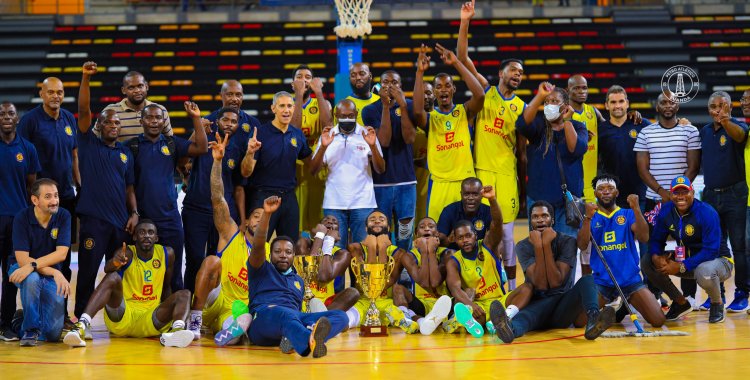 Petro de Luanda derrota 1º de Agosto e reconquista Supertaça em basquetebol  - Correio da Kianda - Notícias de Angola