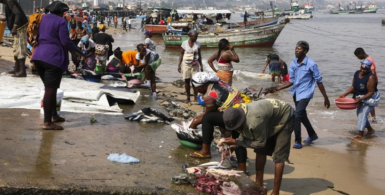 Fuel increase leaves Luanda fishermen on land - Ver Angola - Daily