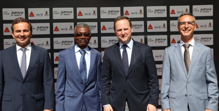 : Francisco Duarte (Embaixador de Portugal em Angola), Jorge Ribeiro (Director Industrial da Angonabeiro), Fernando Medina (Ministro das Finanças de Portugal) e Carlos Gomes (CFO da Angonabeiro)