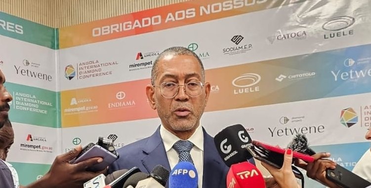 : Facebook Ministério dos Recursos Minerais, Petróleo e Gás Angola 