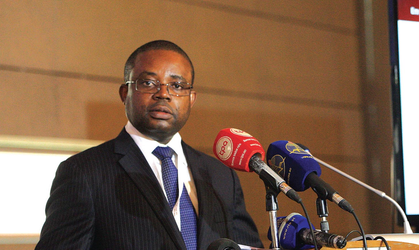 Ministro Das Finanças Admite Excepções Na Contratação Para Função 