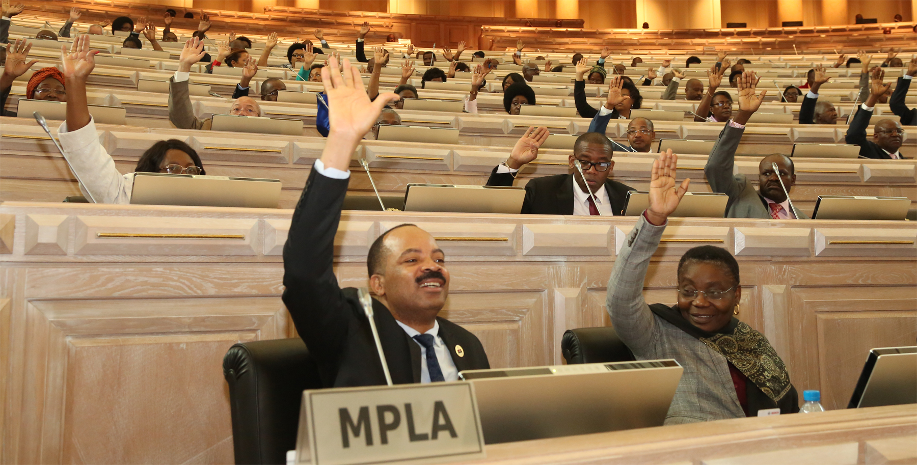 Lei dos Feriados Nacionais passa mas sem consenso do Parlamento Ver