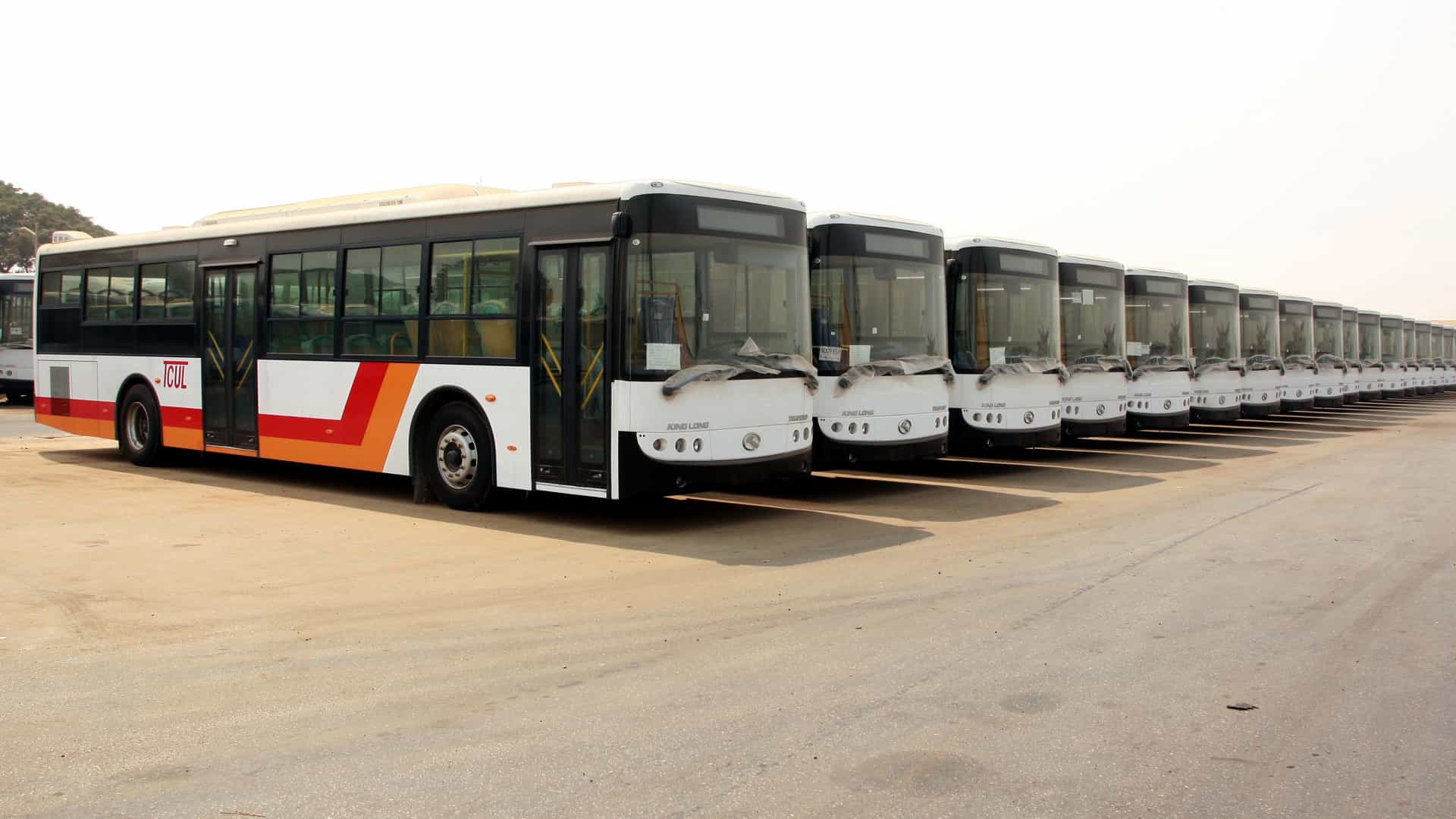 Автобус на 60 мест. Ангола автобусы. Автобус на 60 человек. Самый большой автобус в 60 мест.