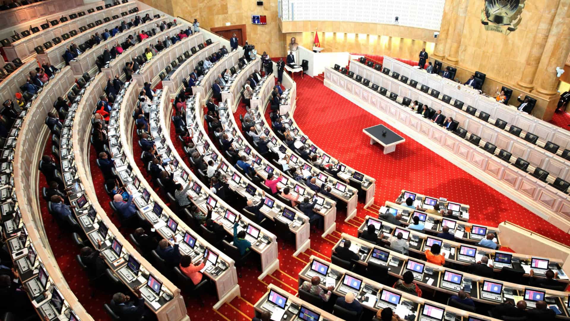 Parliament evaluates renewal of the state of emergency Ver Angola