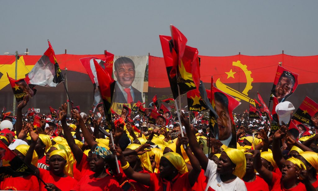 MPLA denies interference with Constitutional Court and considers  Chivukuvuku's accusations "unfounded" - Ver Angola - Daily, the best of  Angola