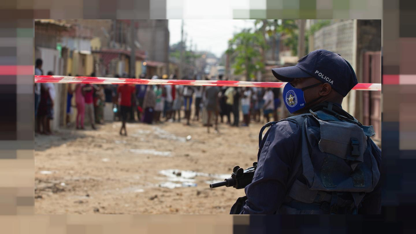 During attempt. Полиция Анголы. Республика Ангола полиция. Angolan journalists. Ангола полиция фото.
