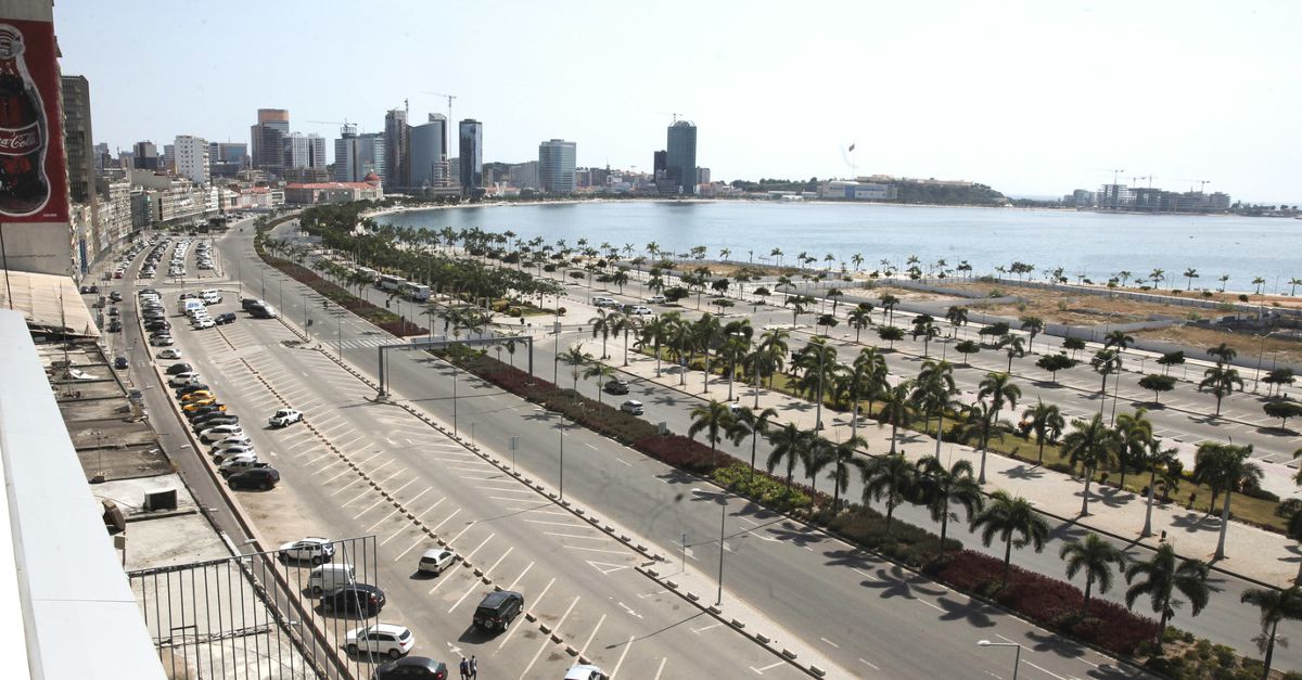 Eaglestone É preciso fazer mais para diversificar a economia de Angola