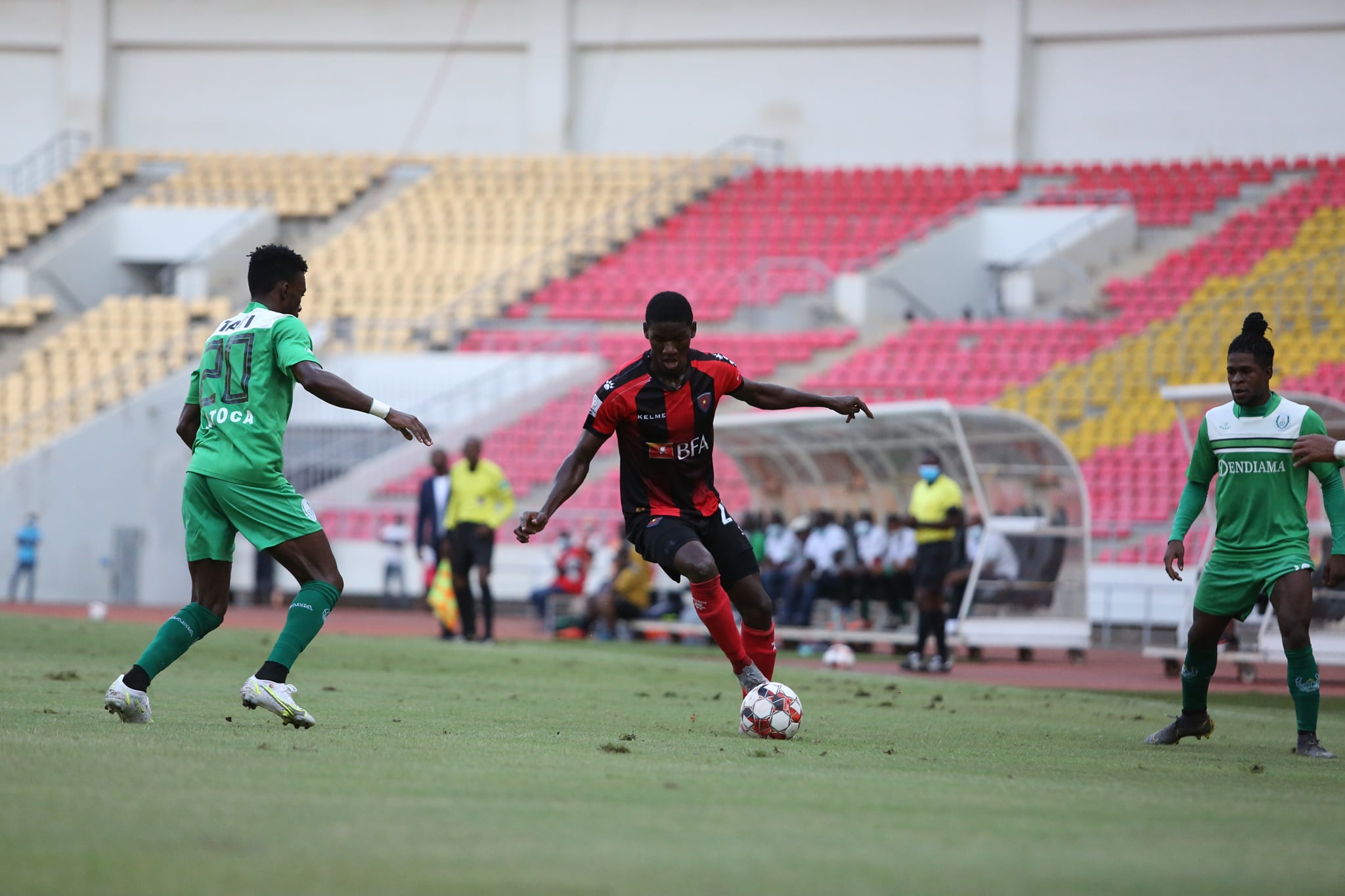 XAA-Desporto - GIRABOLA‼️ 1° de Agosto goleia em Benguela. Os militares  venceram nesta quarta-feira, 3 de novembro, ao Sporting de Benguela por  0-5, no Estádio de Ombaka, em partida de acerto da