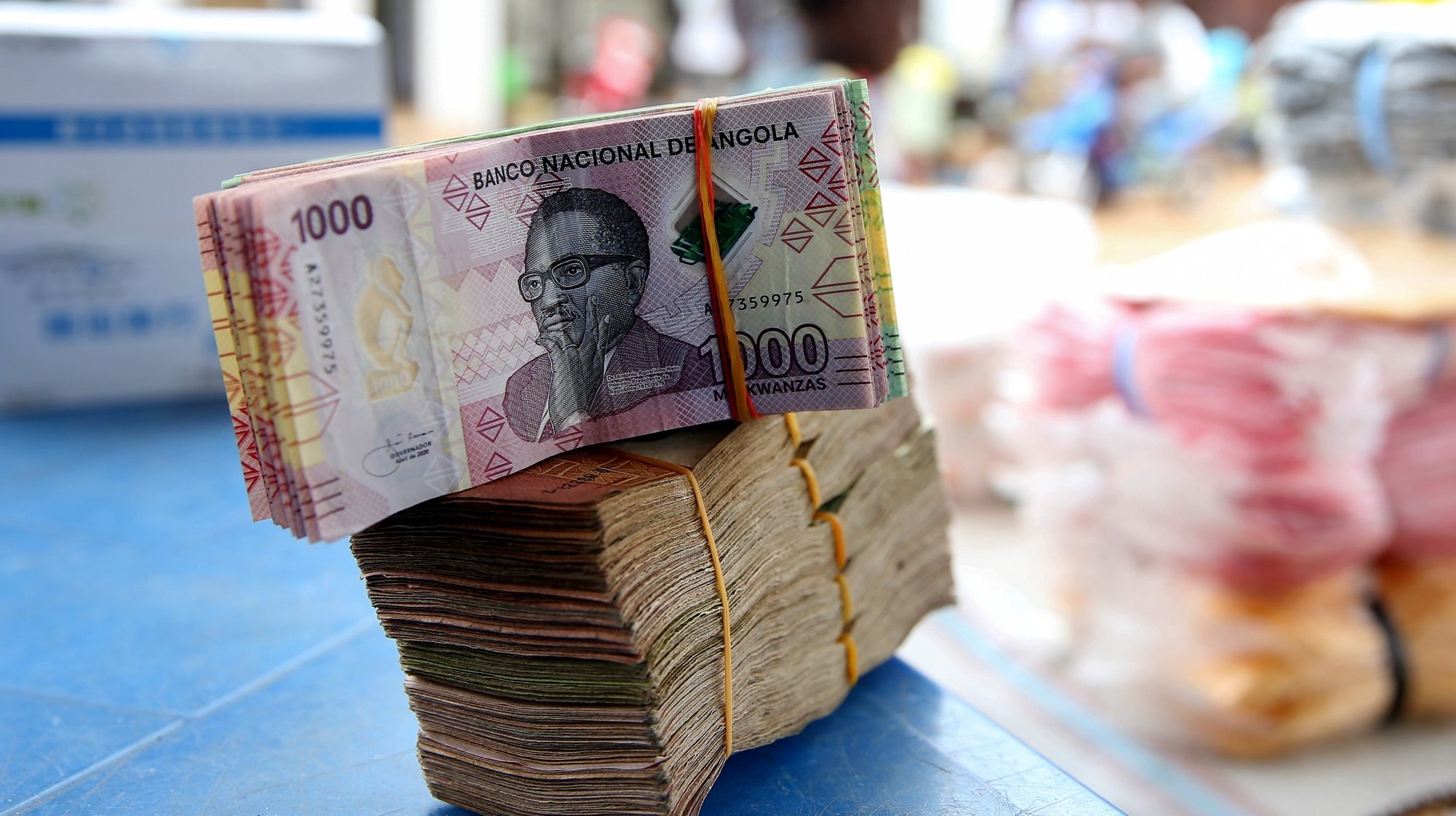 Moeda Nacional Valoriza Se E Recupera 100 Kwanzas Por Cada Nota De Dólar Ver Angola 