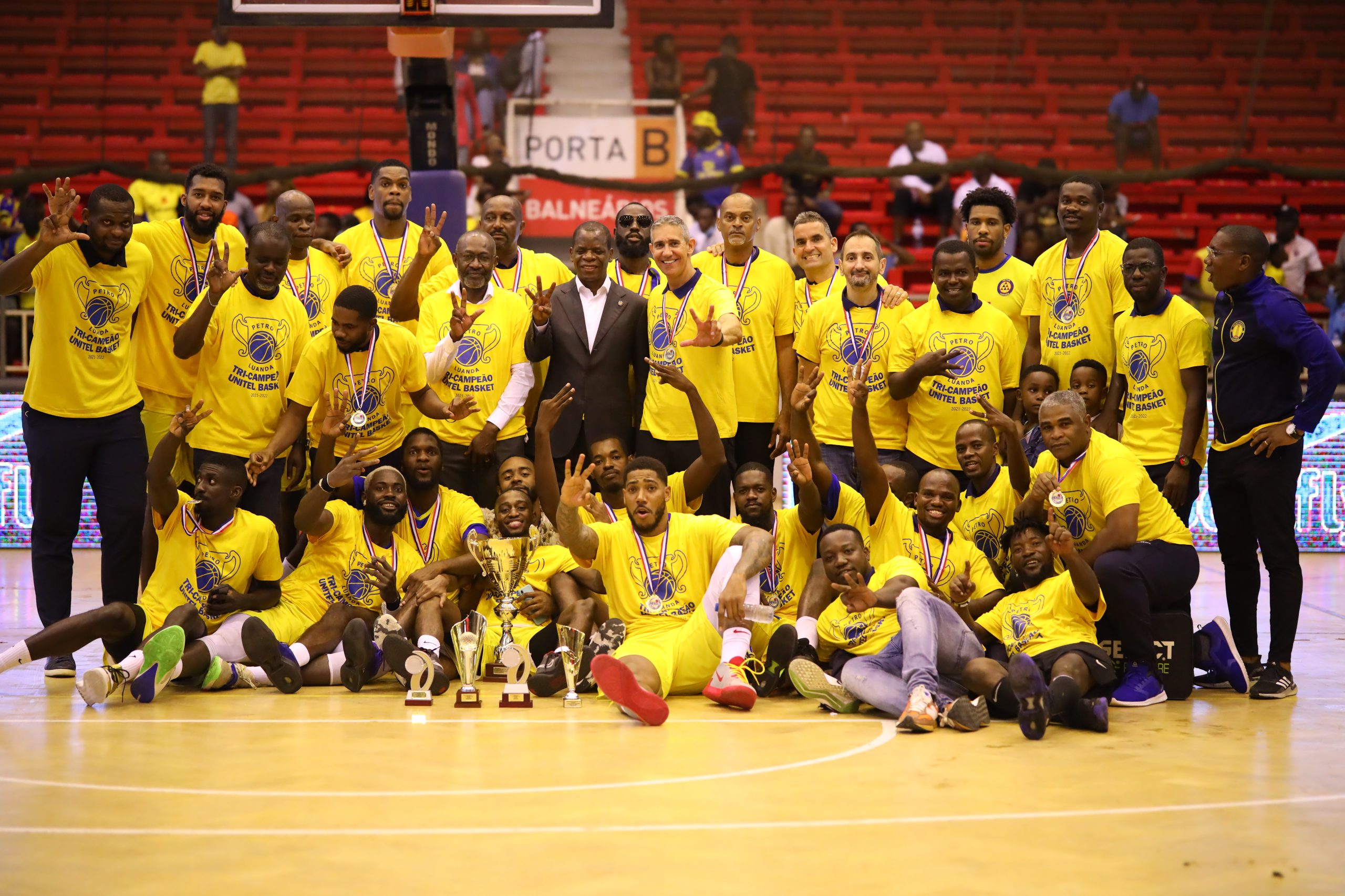 PLANTEL PRINCIPAL DE BASQUETEBOL ESTÁ EM BENGUELA - Petro de Luanda