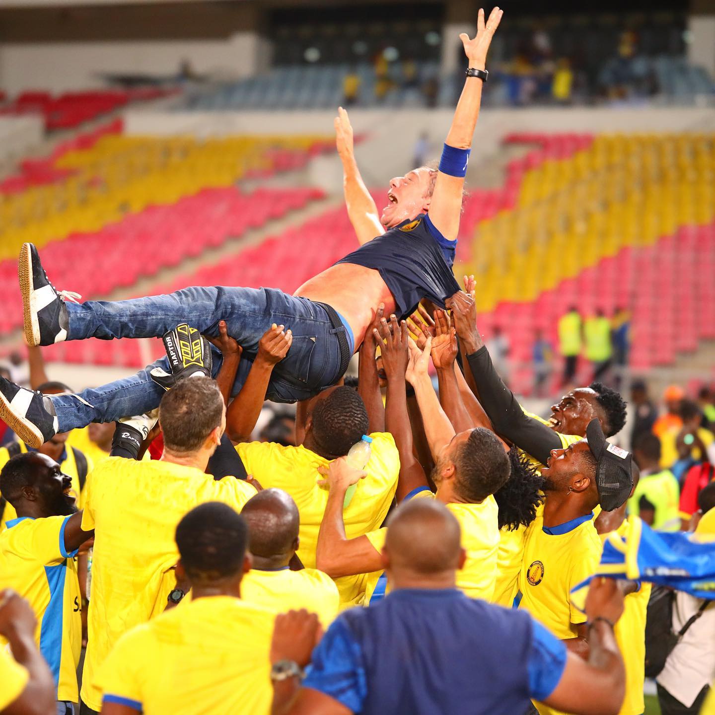 Petro de Luanda de Alexandre Santos vence e reassume liderança do Girabola  - Angola - Jornal Record