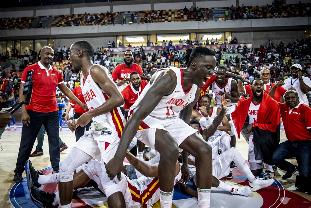 Angola conquista vaga no Mundial de Basquetebol 2023 numa partida disputada  com o apoio incansável de várias figuras públicas - AngoRussia