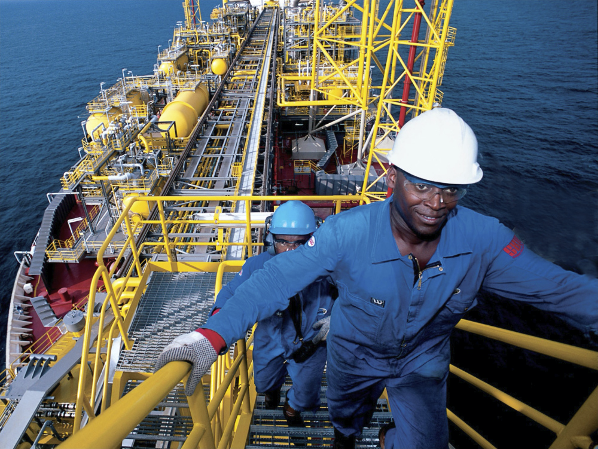 Производители нефти в африке. Добыча нефти и газа в Нигерии. Нефтяные месторождения Анголы. Нефтеперерабатывающая промышленность Африки.. Нефтедобыча в Нигерии.