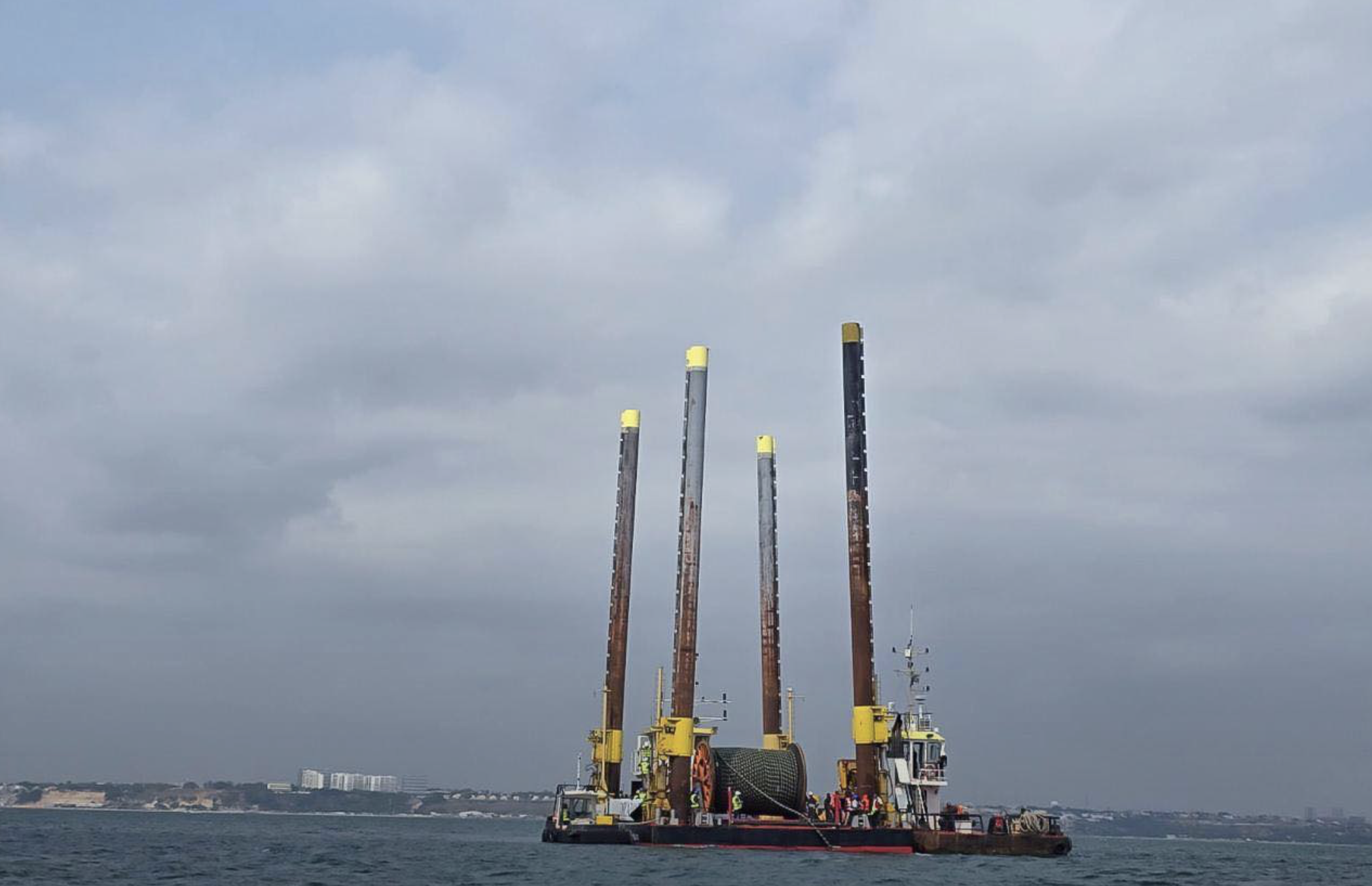 First submarine electricity cable in the country installed on the Mussulo peninsula